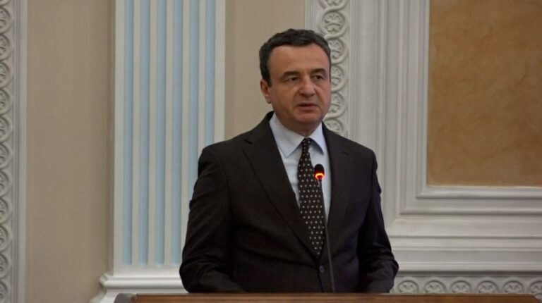 Kurti: Administrata publike duhet të jetë urë mes qytetarit dhe të drejtave të tij