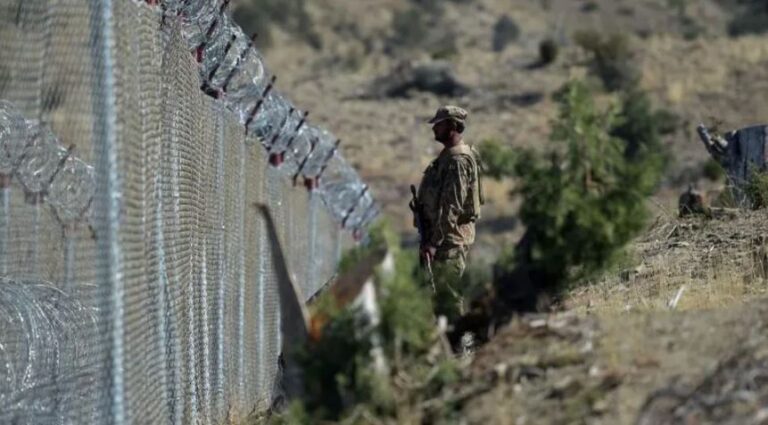 Tensione në kufirin Afganistan-Pakistan, raportohen dhjetëra viktima