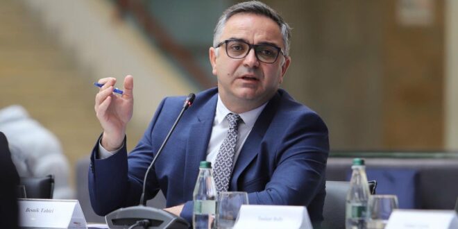 Tahiri kritikon Qeverinë për konkurset dhe emërimet në administratë publike