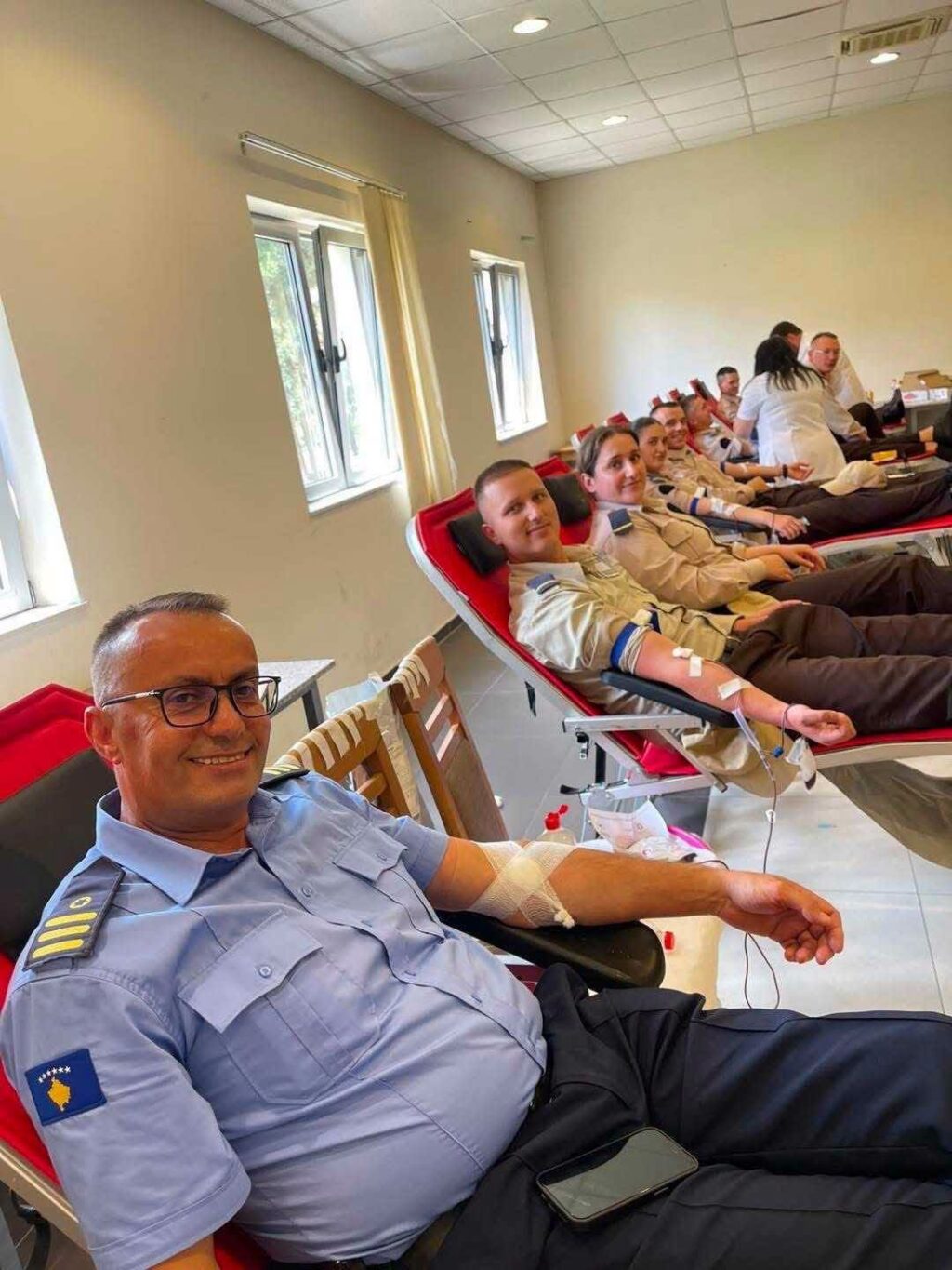 298 kadetë policorë dhurojnë gjak në AKSP për pacientët në nevojë
