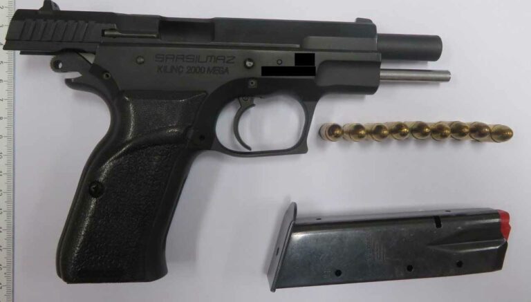 Arrestohet një person në Klinë, dyshohet për sulm ndaj policisë dhe posedim arme