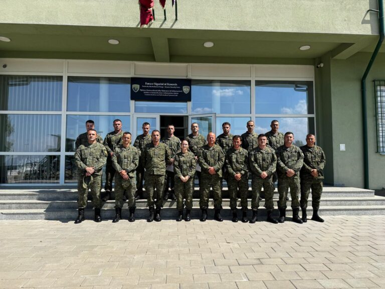 12 kursantë përfundojnë me sukses Kursin e Komunikimit Niveli 2