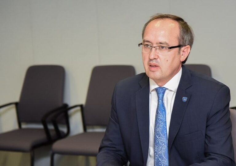 Hoti kritikon mungesën e bashkëpunimit Kosovë–Shqipëri