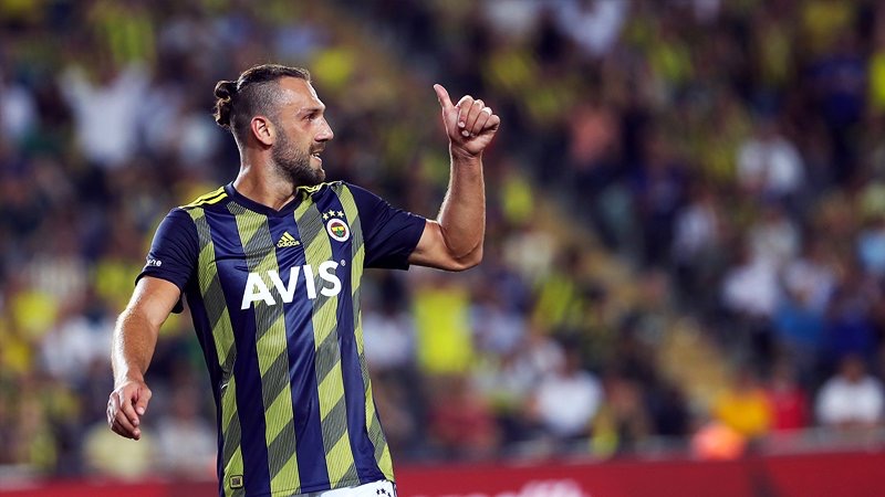 Fenerbahçe nxjerr në ankand fanellat e nënshkruara nga Muriqi
