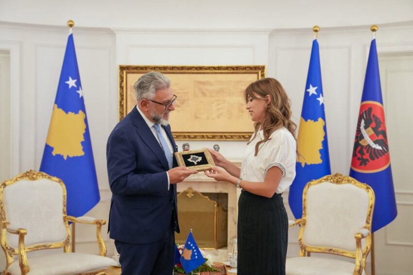 Haxhiu pret në takim lamtumirës shefin e EULEX-it, vlerëson kontributin e tij