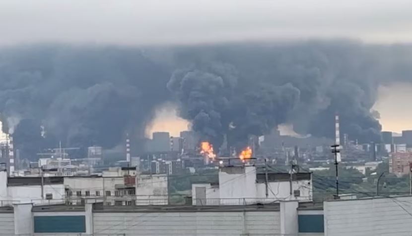 Rafineria e naftës në Moskë goditet sërish nga dronët