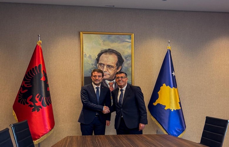 Haziri dhe Hoxha diskutojnë thellimin e bashkëpunimit Kosovë–Shqipëri