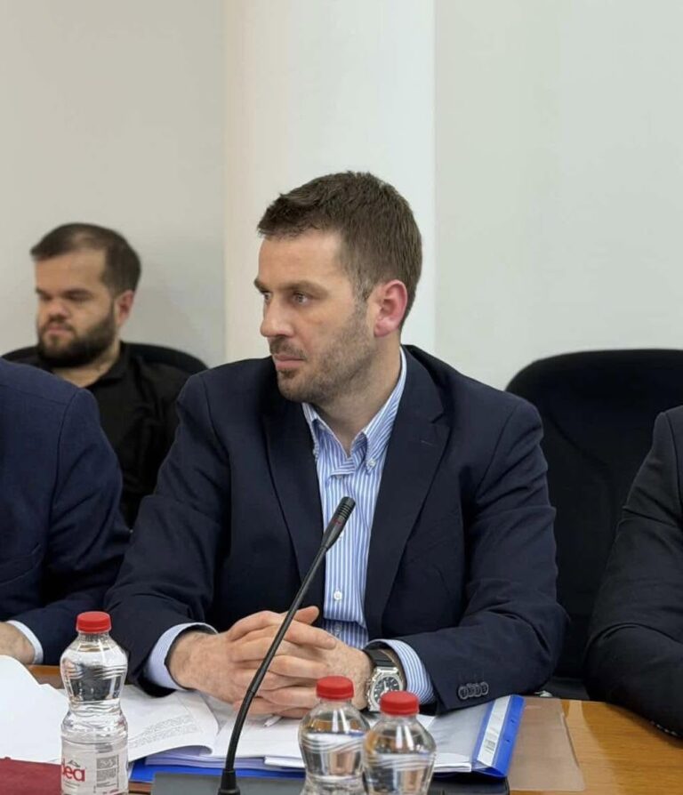 Kërçeli i VV-së i reagon Hotit për thirrjen për protestë: “Mbrojeni LDK-në”