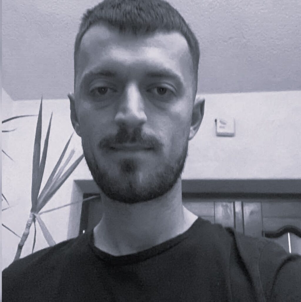 Vdes 33-vjeçari në Suharekë pas rënies nga pema e qershisë