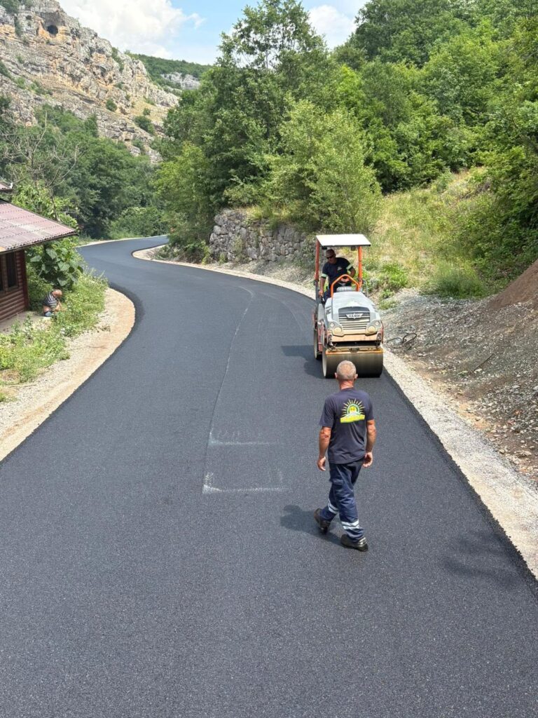 Nis asfaltimi i rrugës drejt Ujëvarës së Mirushës