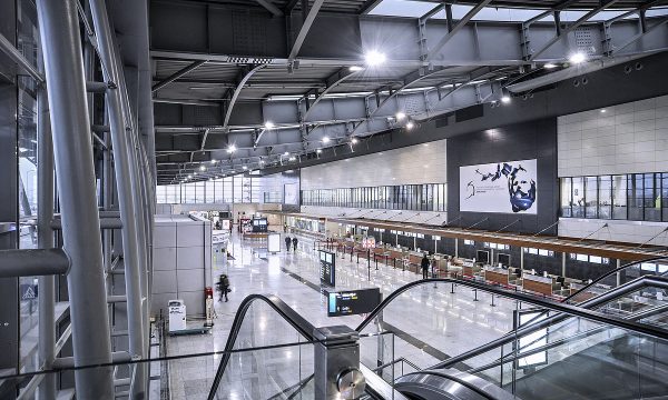 Ndalohet në aeroport me dokument të dyshuar të falsifikuar