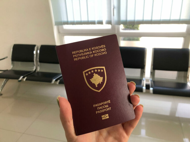 66 persona heqin dorë nga shtetësia e Kosovës në prill
