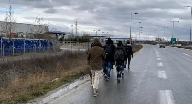 Arrestohen dy persona të dyshuar për kontrabandim me migrantë në Hani të Elezit