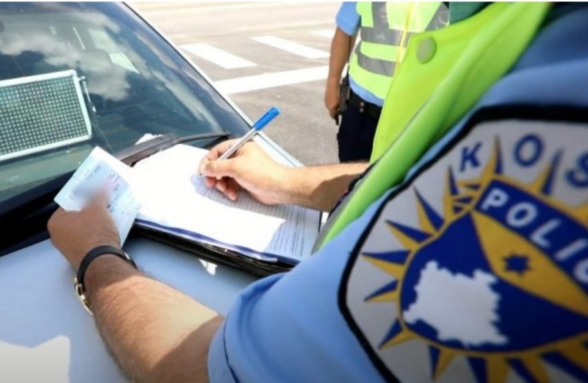 Policia gjobit tre shoferë për tejkalime të rrezikshme në Klinë