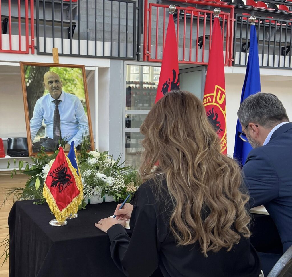 Haxhiu ngushëllon familjen Jashari për ndarjen nga jeta të Sahit Jasharit**