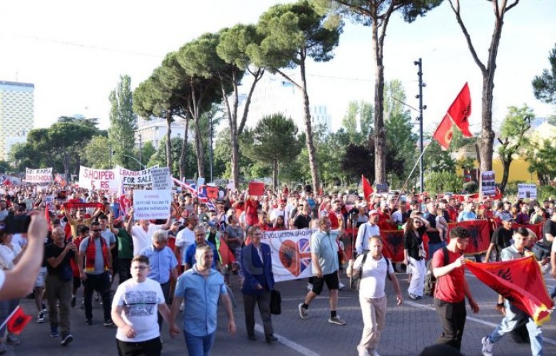 Protestat kundër resortit në Zvërnec vazhdojnë për të 15-ën ditë