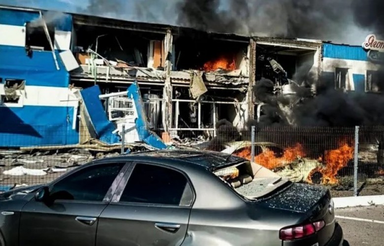 Ukraina godet pesë anije në Detin Azov