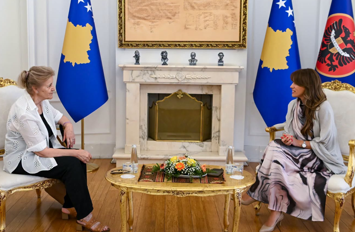 Haxhiu vlerëson punën e Shoqatës “JETA/VITA” në mbështetjen e grave me kancer të gjirit