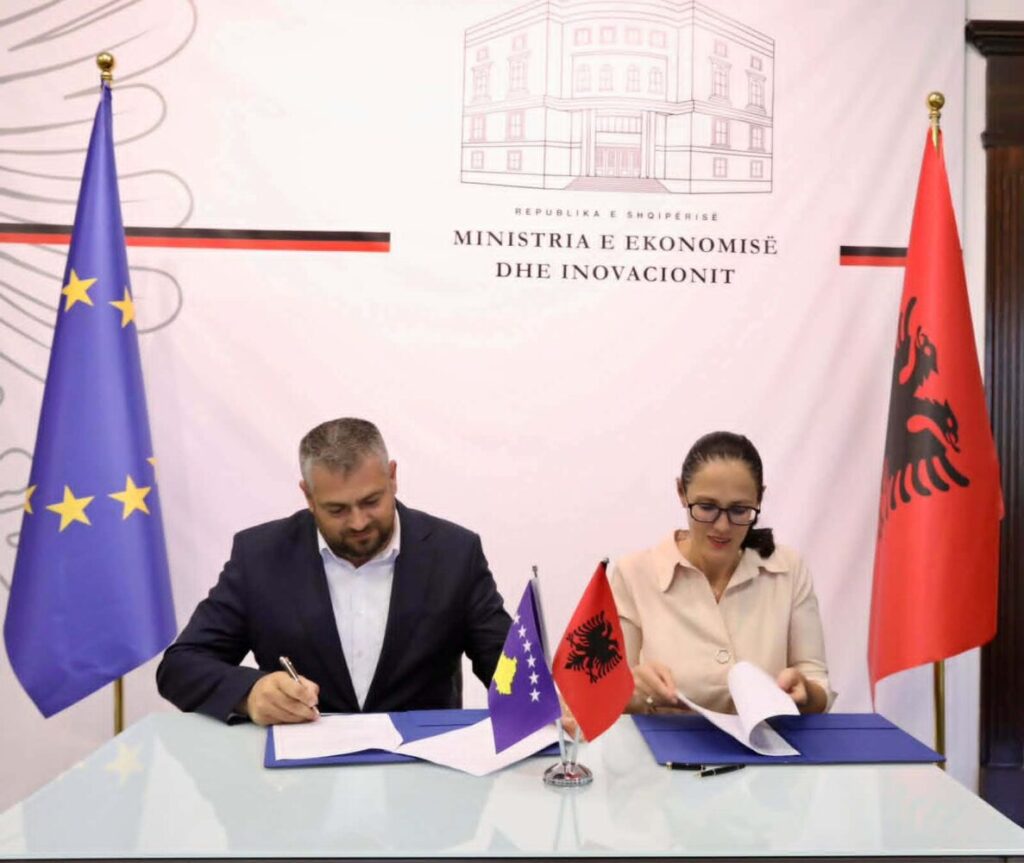 Kosova dhe Shqipëria nënshkruajnë marrëveshje për mobilitetin në punë