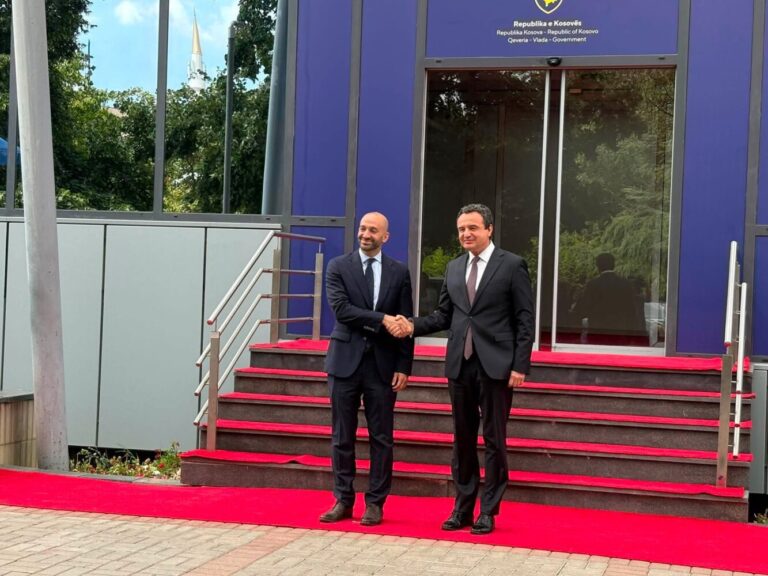 Kurti takohet me ministrin francez për Evropën, Benjamin Haddad