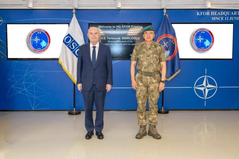 Shefi i KFOR-it pret sekretarin e përgjithshëm të OSBE-së në Prishtinë