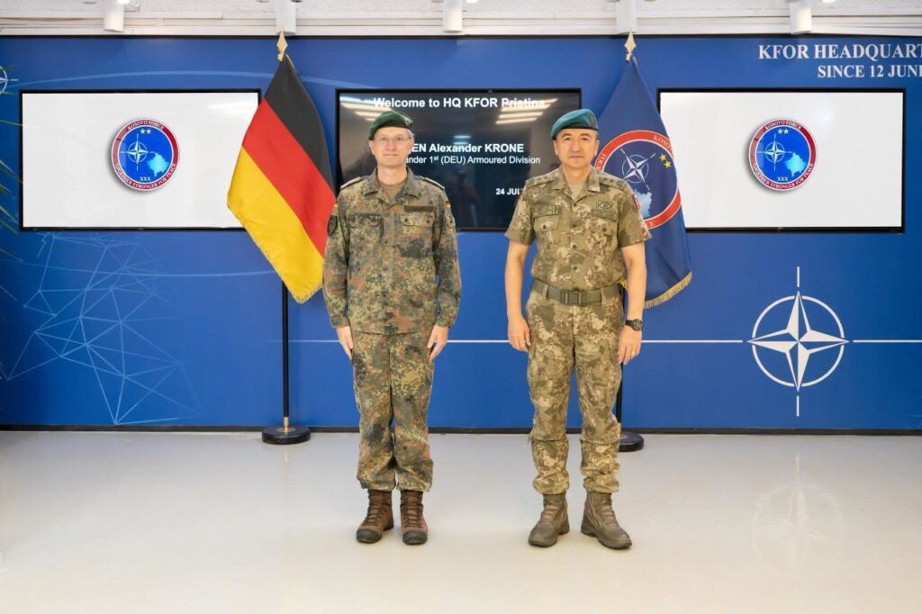 Komandanti i KFOR-it takohet me gjeneralin gjerman, diskutohet siguria në rajon