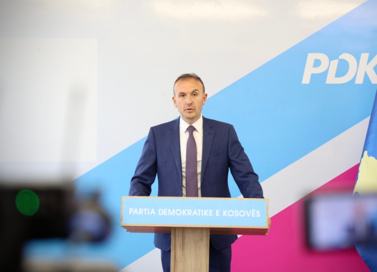 Mustafa: Pushteti po e zëvendëson mungesën e rezultateve me shpërndarje parash