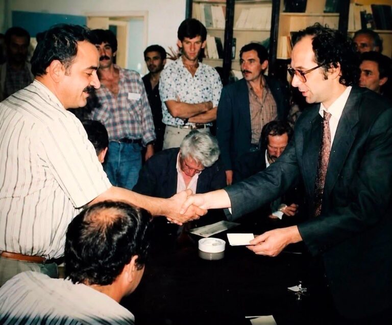 Osmani përkujton Shaban Manajn në 26-vjetorin e vrasjes