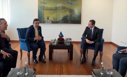 Kurti pret delegacionin e America250