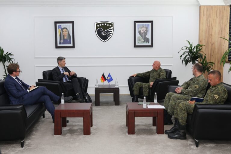 Jashari takon zyrtarët gjermanë, diskutohet bashkëpunimi për zhvillimin e FSK-së