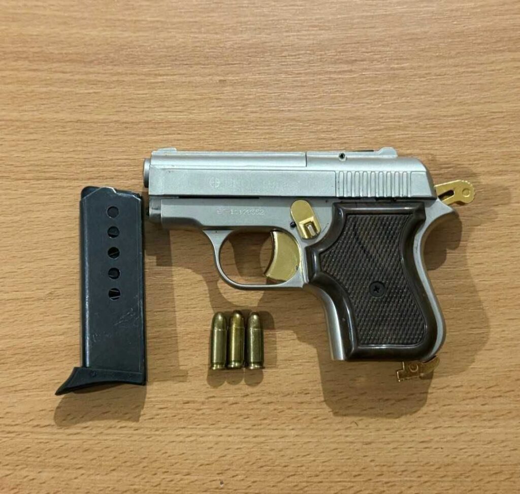 Policia sekuestron armë dhe municion në Ferizaj, procedohet një 41-vjeçar