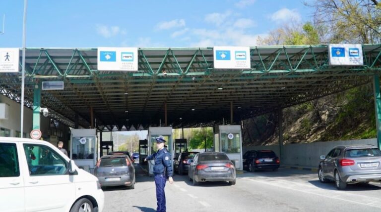 Pa kolona të mëdha në kufij, pritje të shkurtra për hyrje në Kosovë