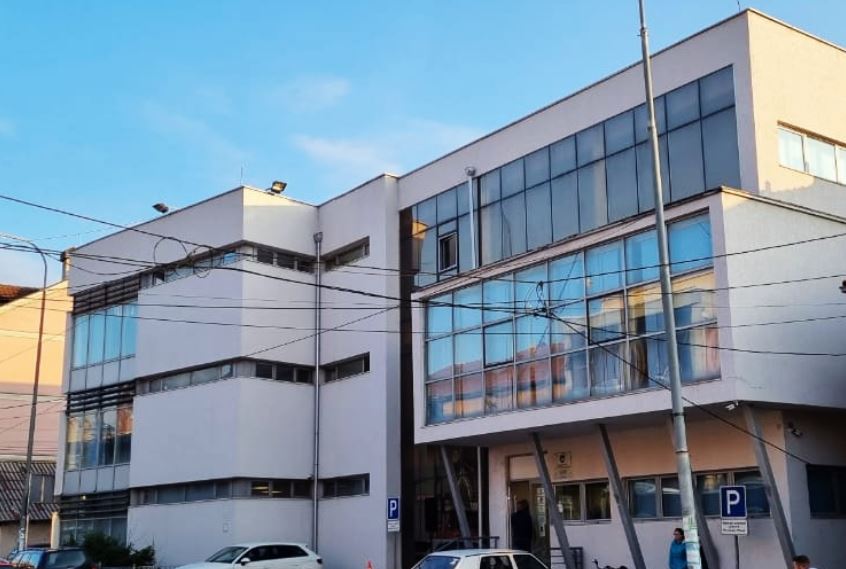 Aktakuzë ndaj gjashtë personave në Suharekë për drogë dhe armëmbajtje pa leje