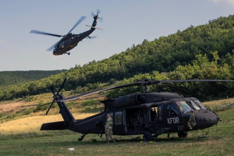 KFOR zhvillon stërvitje reagimi të shpejtë pranë Kampit Bondsteel