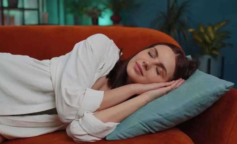 Sy gjumi pasdite? Kjo është ora ideale për më shumë energji 😴☀️