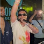 Gjesti provon rolin e DJ-it dhe ndez atmosferën në Ksamil