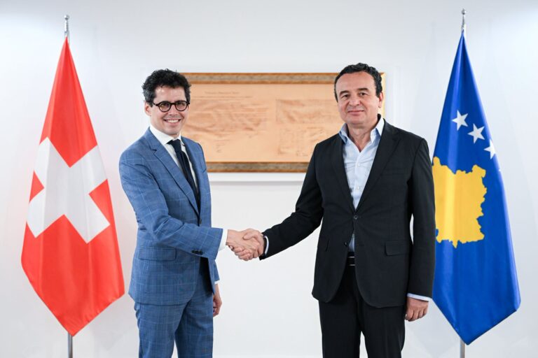 Kurti pret ambasadorin zviceran në largim: Falënderon Zvicrën për mbështetjen ndaj Kosovës