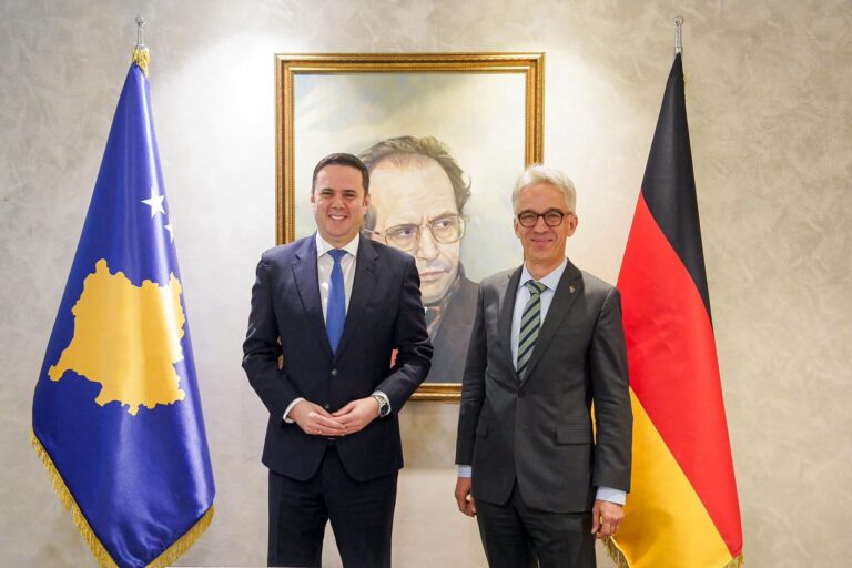 Abdixhiku takohet me ambasadorin gjerman, diskutohen zhvillimet politike dhe funksionalizimi i institucioneve