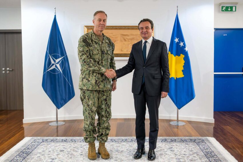 NATO: Vizita e admiralit Wikoff në Kosovë rikonfirmoi angazhimin për paqe dhe stabilitet