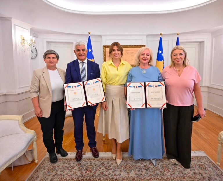 Haxhiu nderon themeluesit e “Alba Life” për kontributin në ruajtjen e gjuhës shqipe