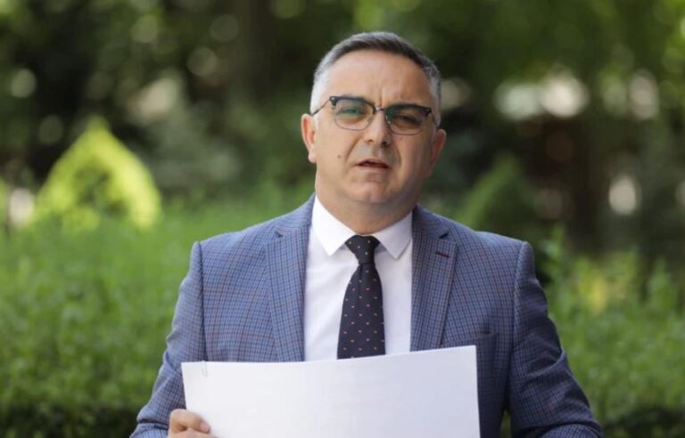 Tahiri: Politikanët nga Kosova të mos përfshihen në protestat në Shqipëri