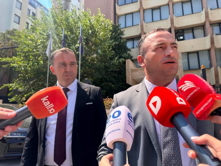 Thaçi pas dëshmisë në Prokurori: Nuk do të shantazhohem