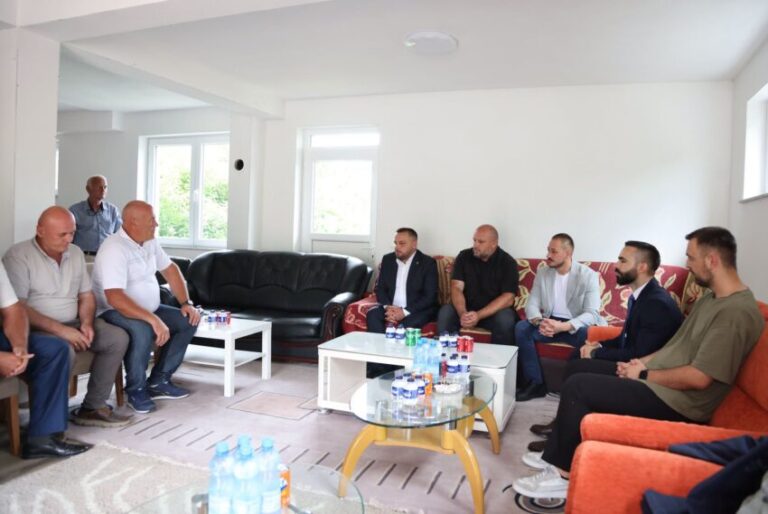 Maqedonci ngushëllon familjen Ruhani pas tragjedisë në Batllavë