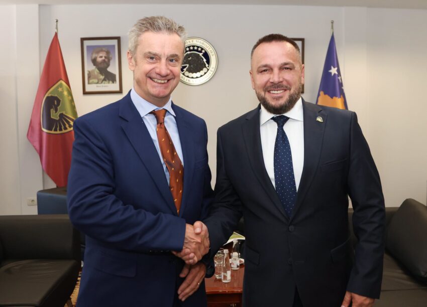 Hargreaves dhe Maqedonci diskutojnë për sigurinë dhe bashkëpunimin Kosovë-Britani