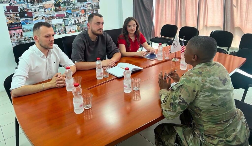 KFOR-i takohet me organizatën “Fuqia Rinore” në Gjilan, diskutohet bashkëpunimi
