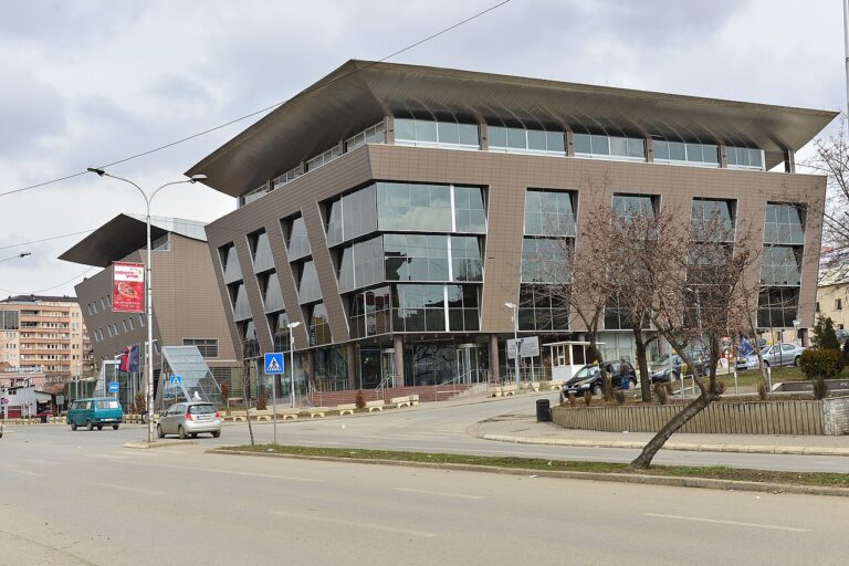 MAShT ndan 100 bursa për nxënësit e shkollave profesionale