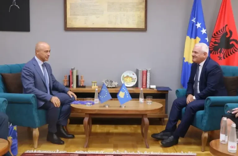 Sveçla takon shefin e ri të EULEX-it, flasin për Zubin Potokun