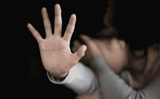 Sulm ndaj vajzës në Malishevë, arrestohen babai dhe vajza tjetër