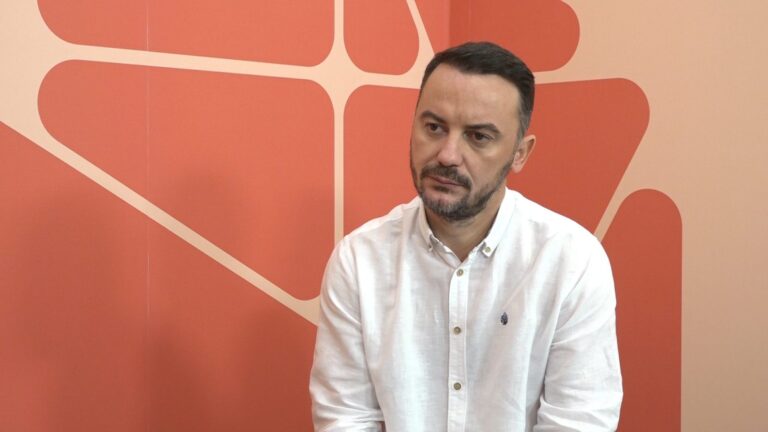 Molliqaj: Kurti po e mban peng Kuvendin, protestat qytetare janë zgjidhja