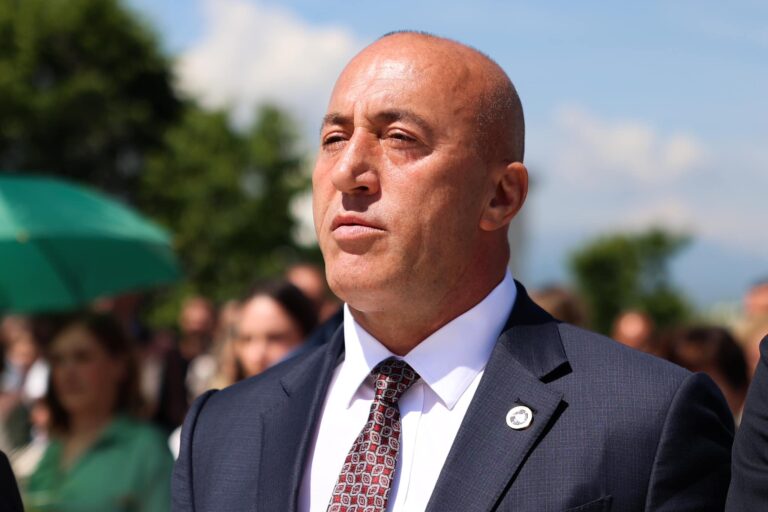 Haradinaj përkujton Ismet Jasharin dhe të rënët e Brigadës 121